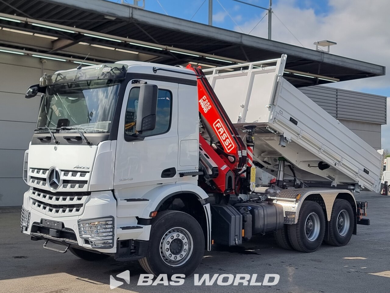 Front left : Mercedes Arocs 3348 6X4 Pavic Camion Benne