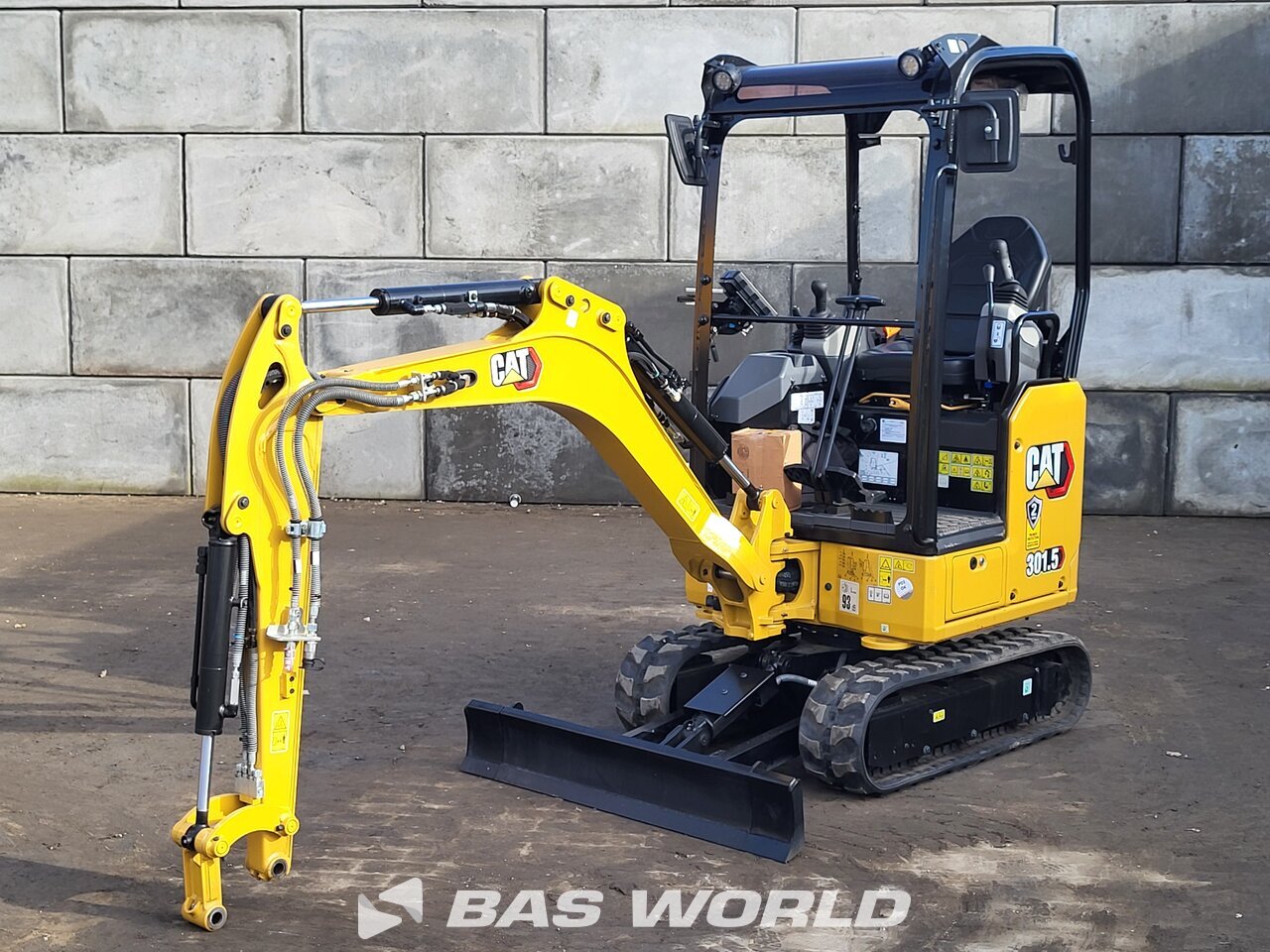 Front left : Caterpillar 301.5 Mini pelle <10t