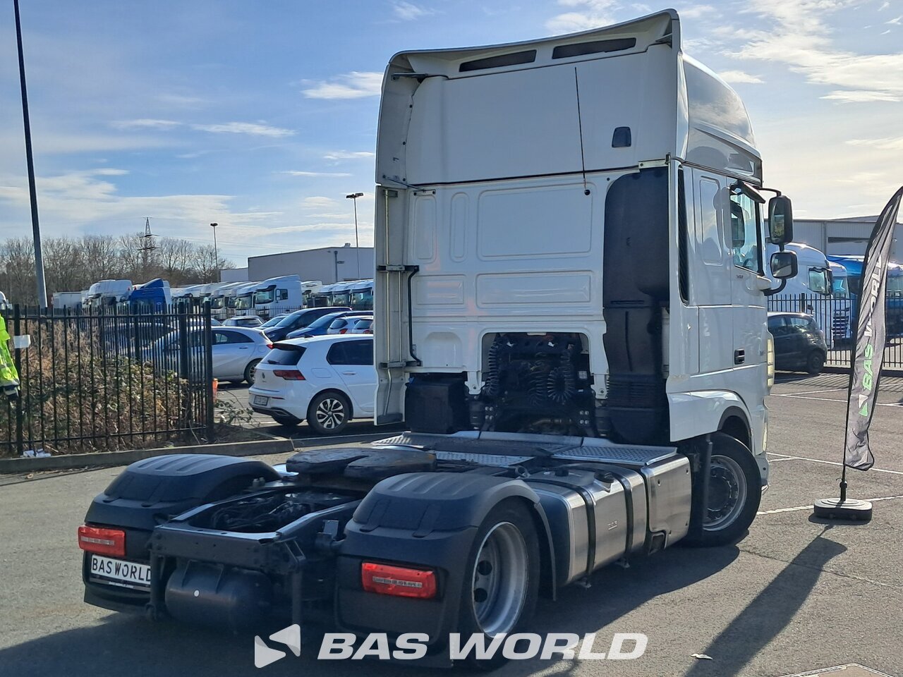 Back right : DAF XF 530 4X2 Tracteur routier