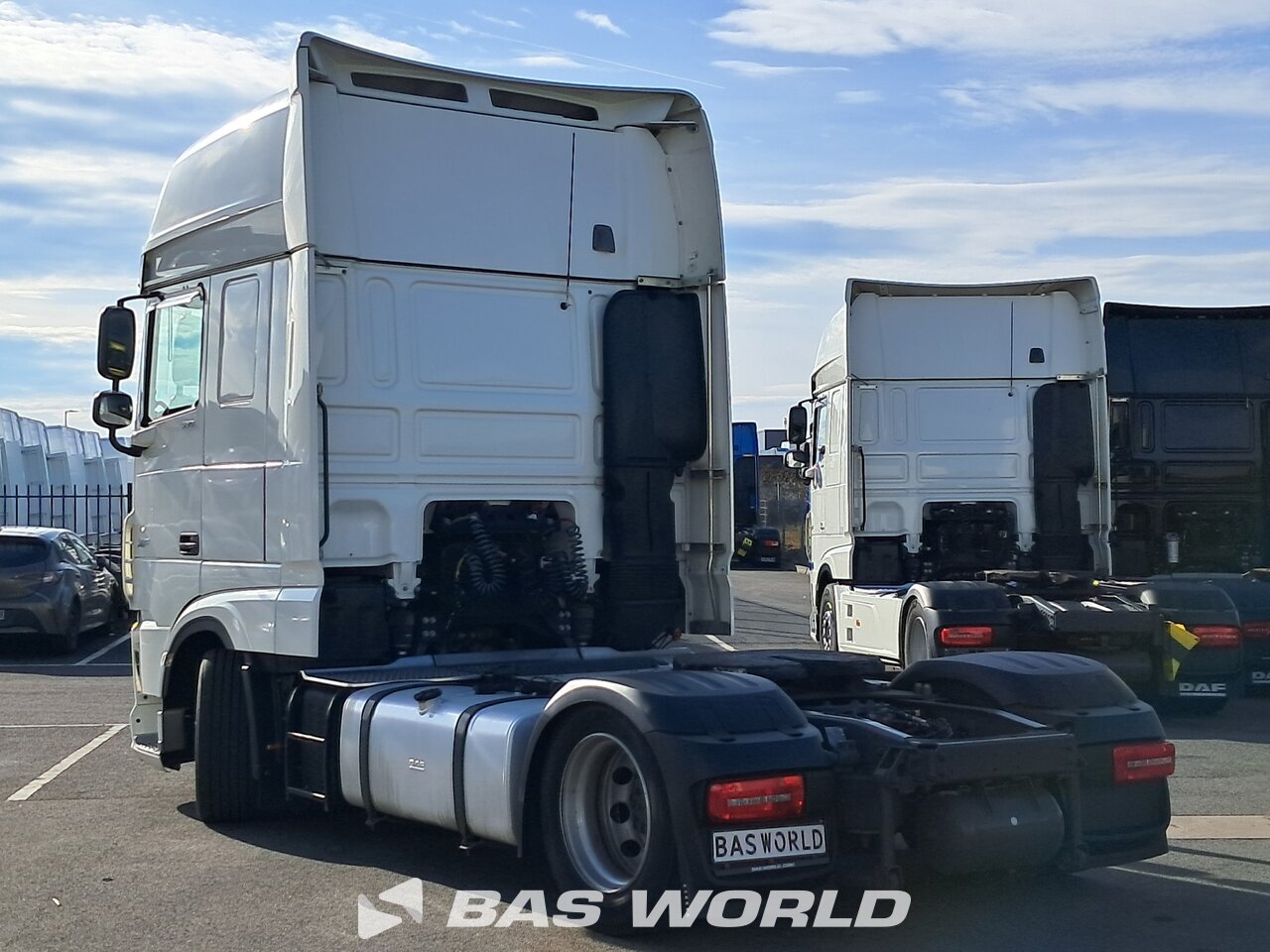 Back left : DAF XF 530 4X2 Tracteur routier