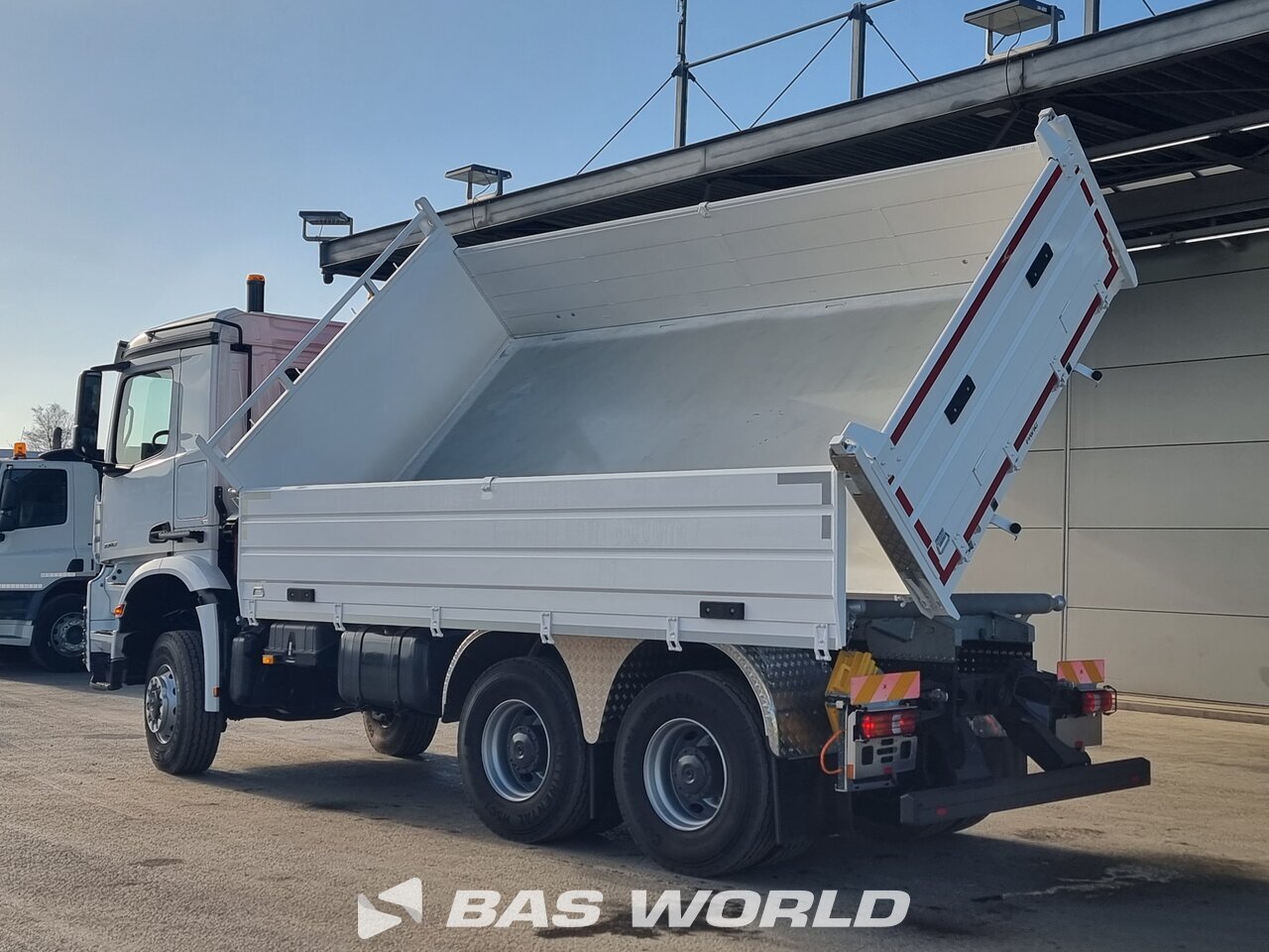 Other : Mercedes Arocs 3348 Caminhão Basculante