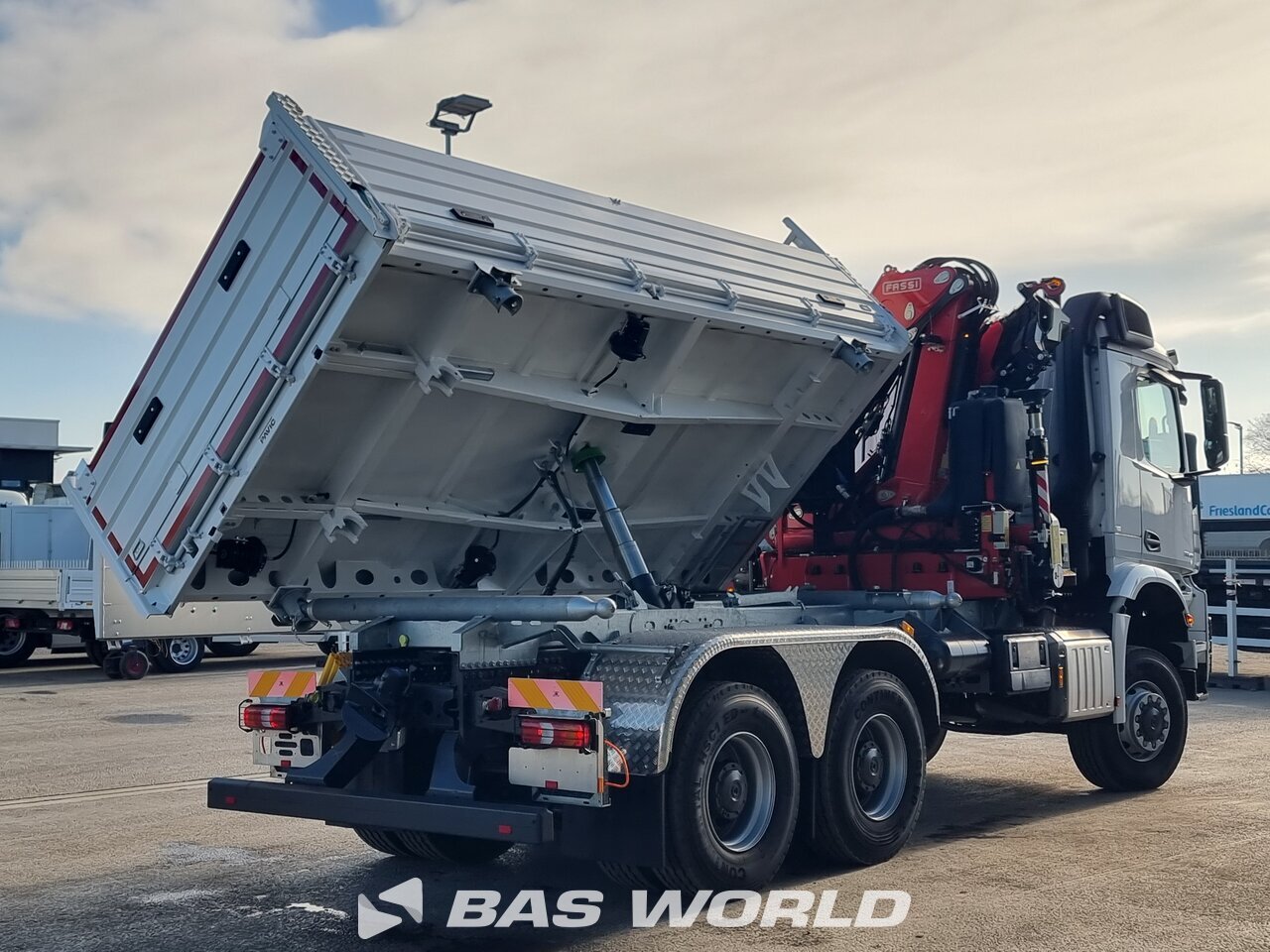 Other : Mercedes Arocs 3348 Caminhão Basculante