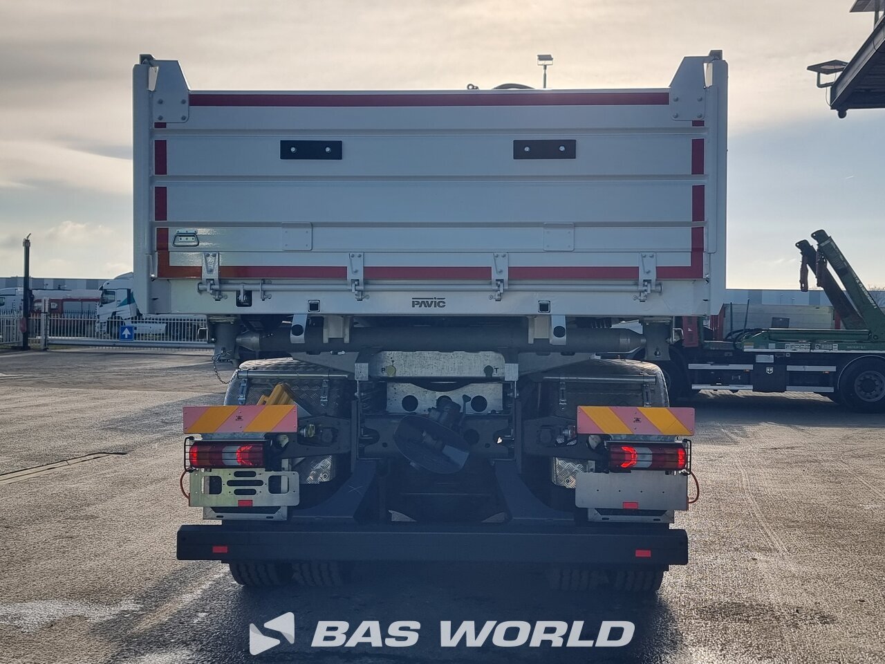 Other : Mercedes Arocs 3348 Caminhão Basculante