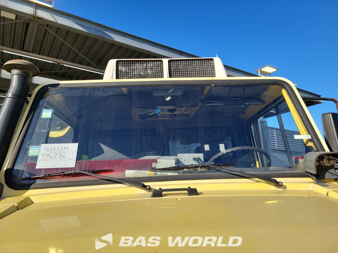 Superstructure interior : Mercedes Unimog 1650 4X4 Assaloni camion aspirateur