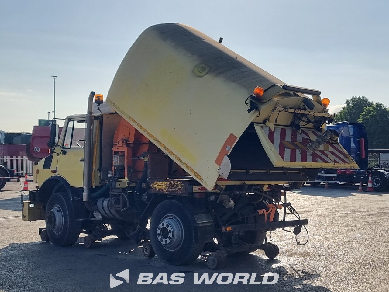 Other : Mercedes Unimog 1650 4X4 Assaloni camion aspirateur
