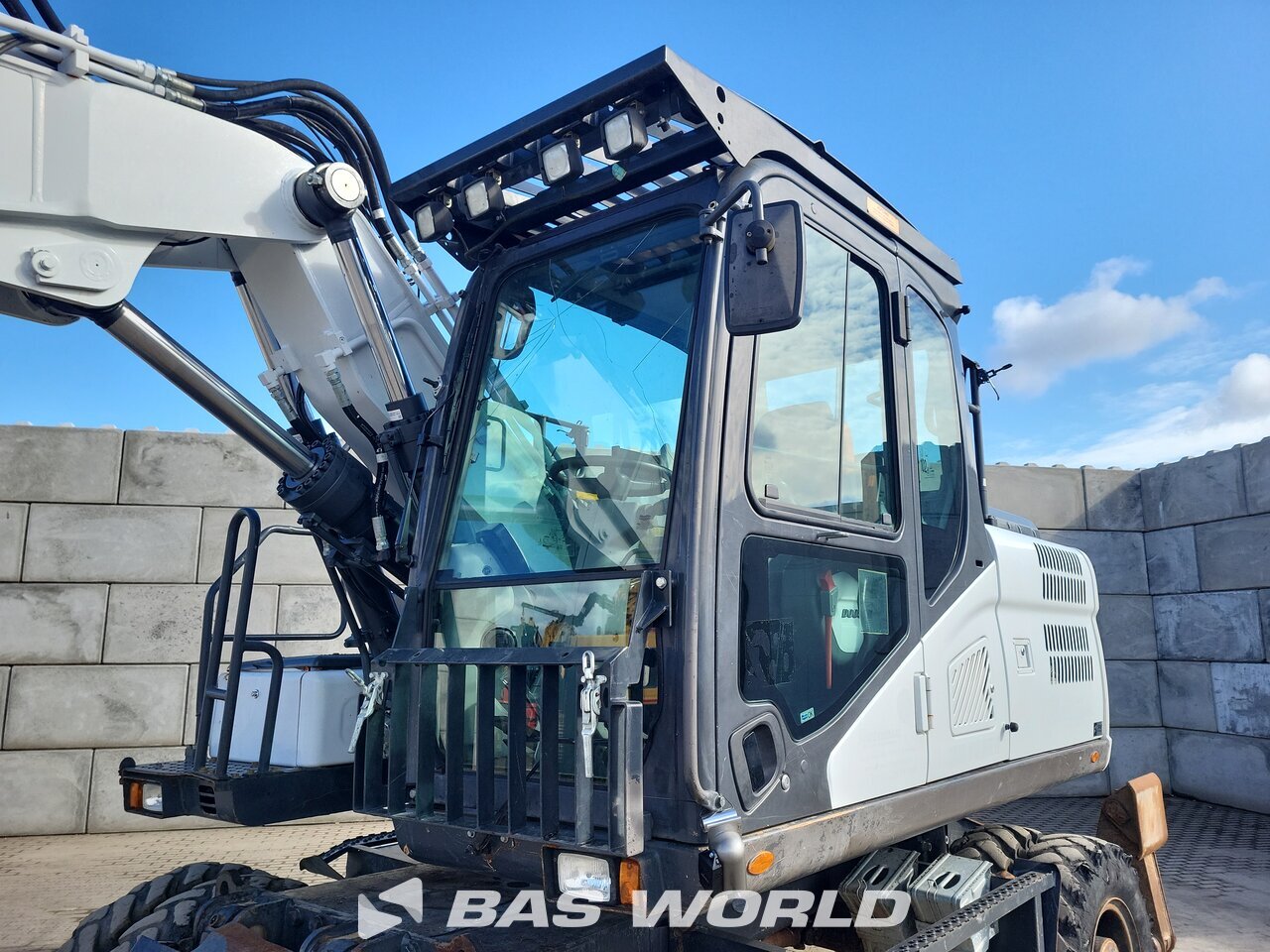 Other : Doosan DX170 W-5 Pelle sur pneus