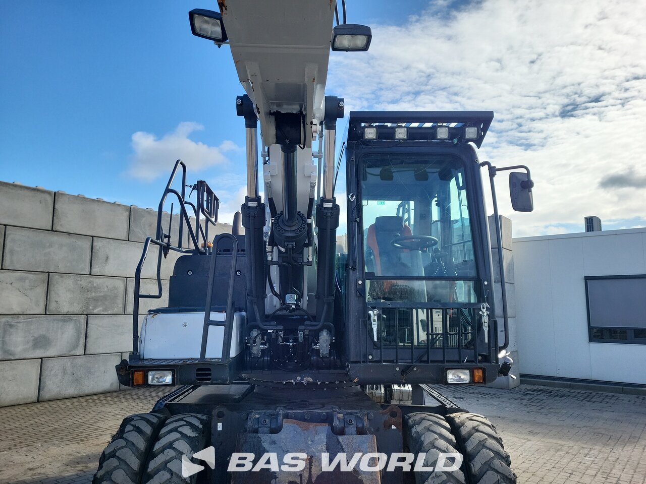 Other : Doosan DX170 W-5 Pelle sur pneus