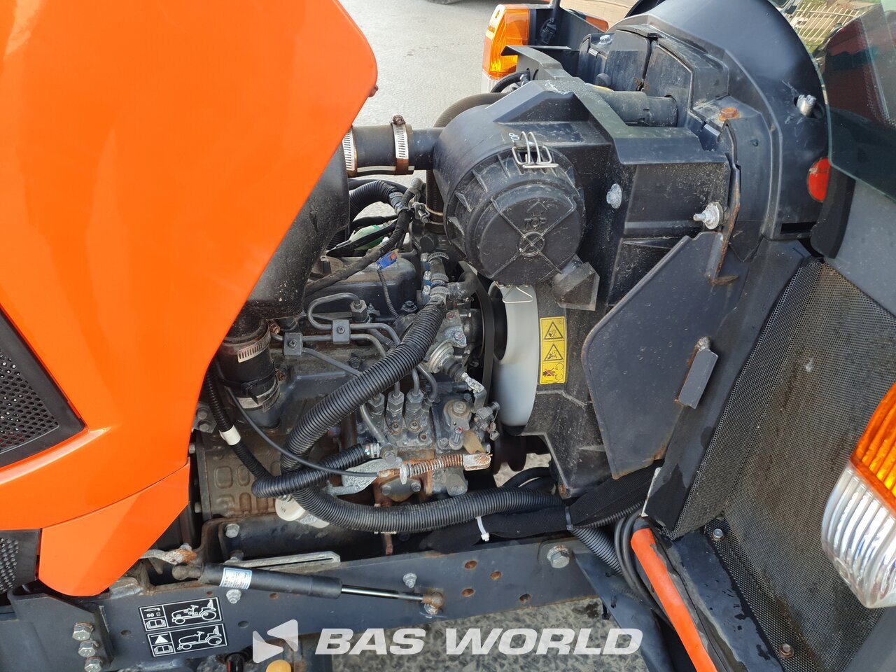 Front left : Kubota Tracteur