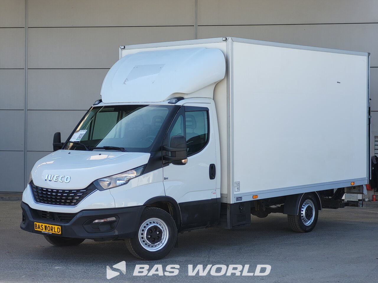 Front left : Iveco Daily 35S14 Carrosseries