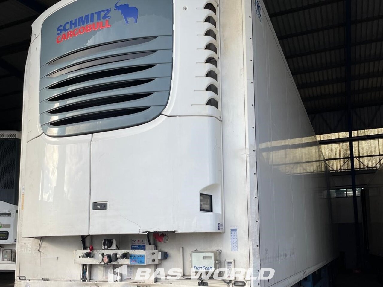 Front left : Schmitz Schmitz Cargobull Semi-remorque frigorifique