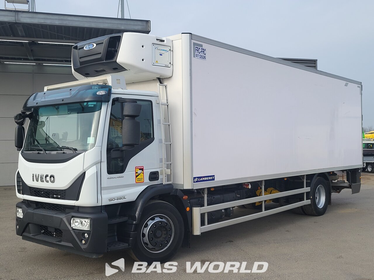 Front left : Iveco Eurocargo 190EL280 4X2 LAMBERET Camion frigorifique