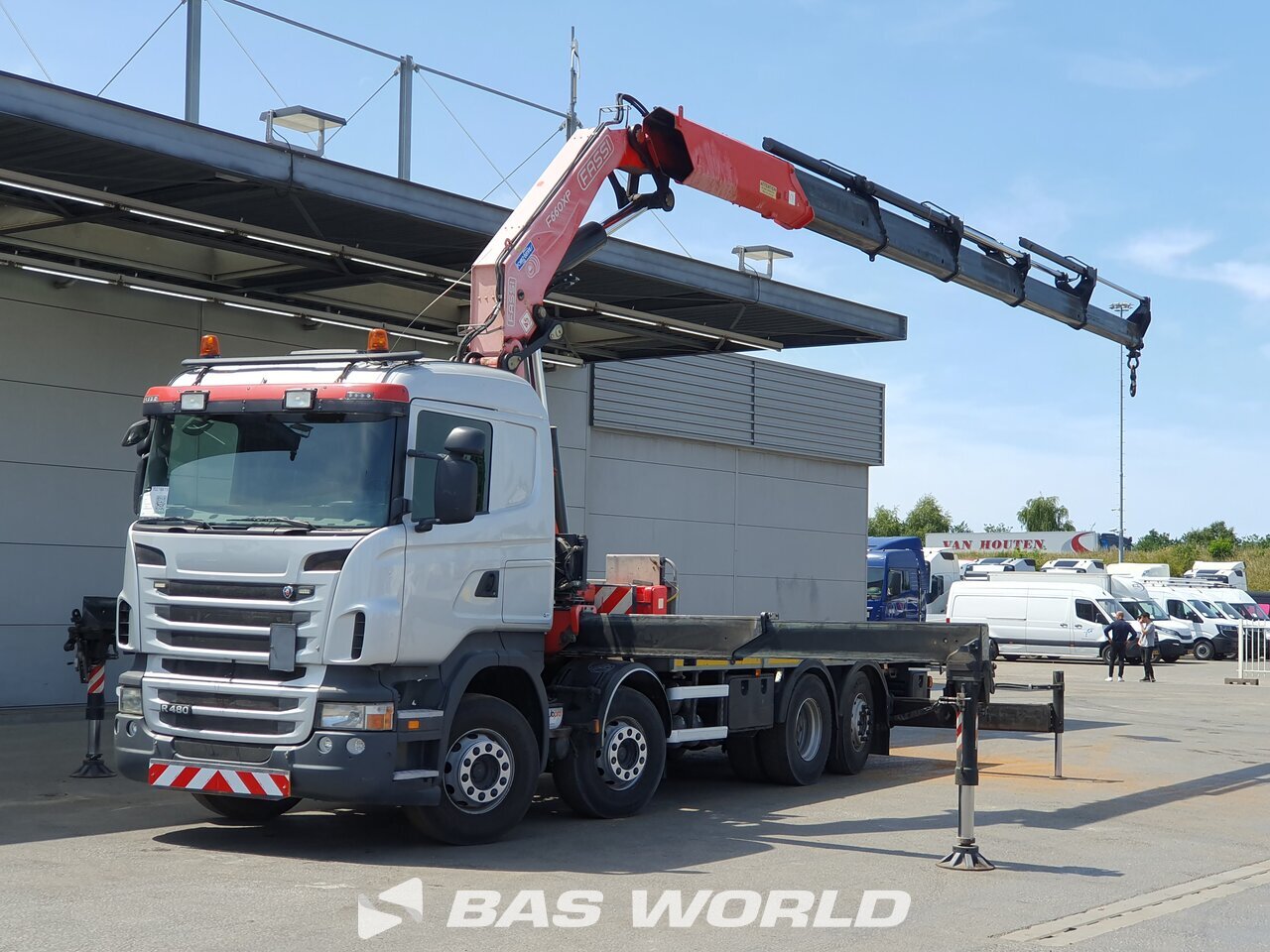 Front left : Scania R480 8X2 Camion plateaux
