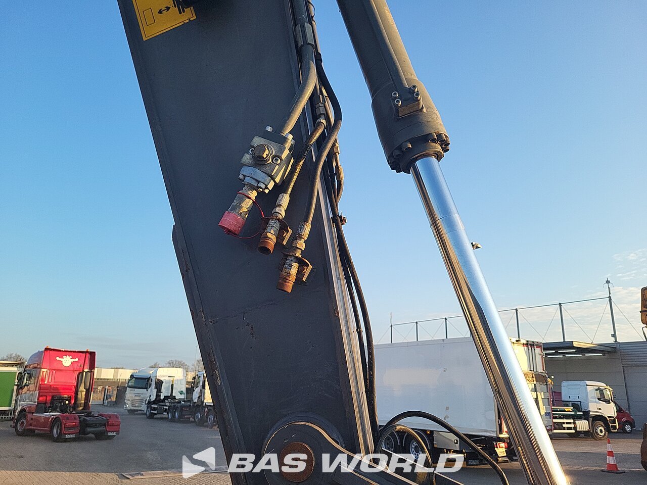 Other : Volvo EC220 D L Pelle sur chenilles