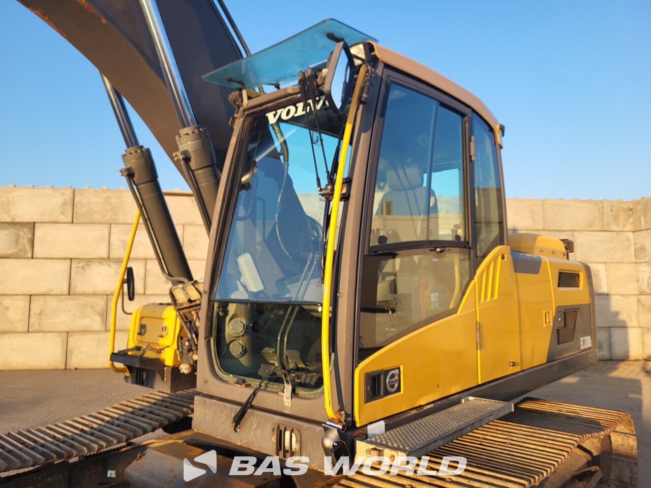 Other : Volvo EC220 D L Pelle sur chenilles