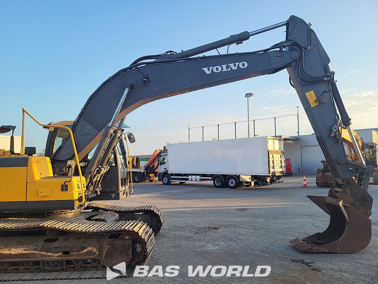 Other : Volvo EC220 D L Pelle sur chenilles