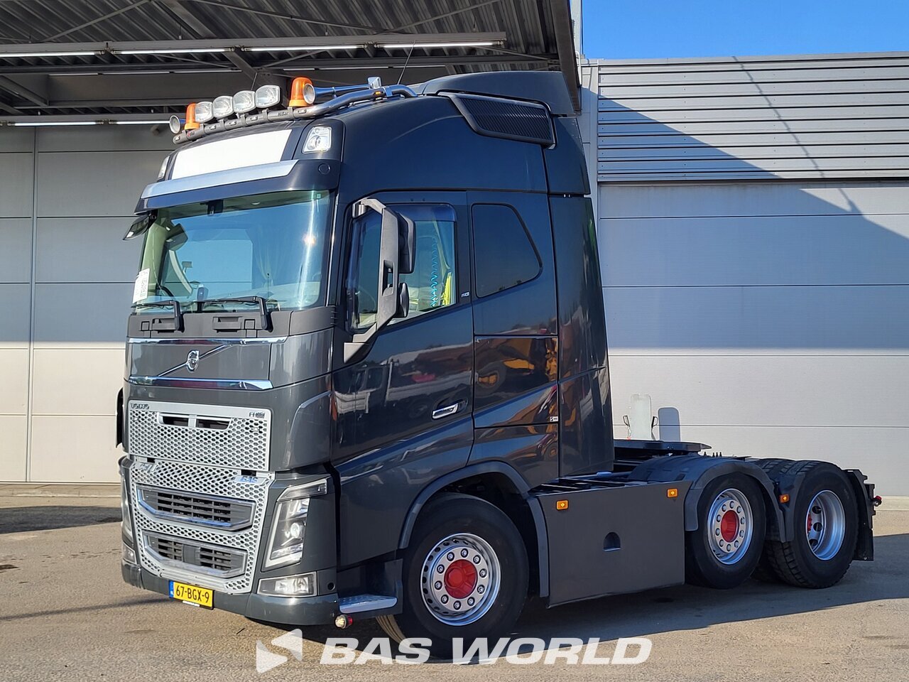 Front left : Volvo FH16 750 6X2 Tracteur routier