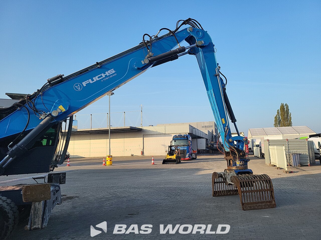 Other : Fuchs MHL331 S5 Pelle à déchets