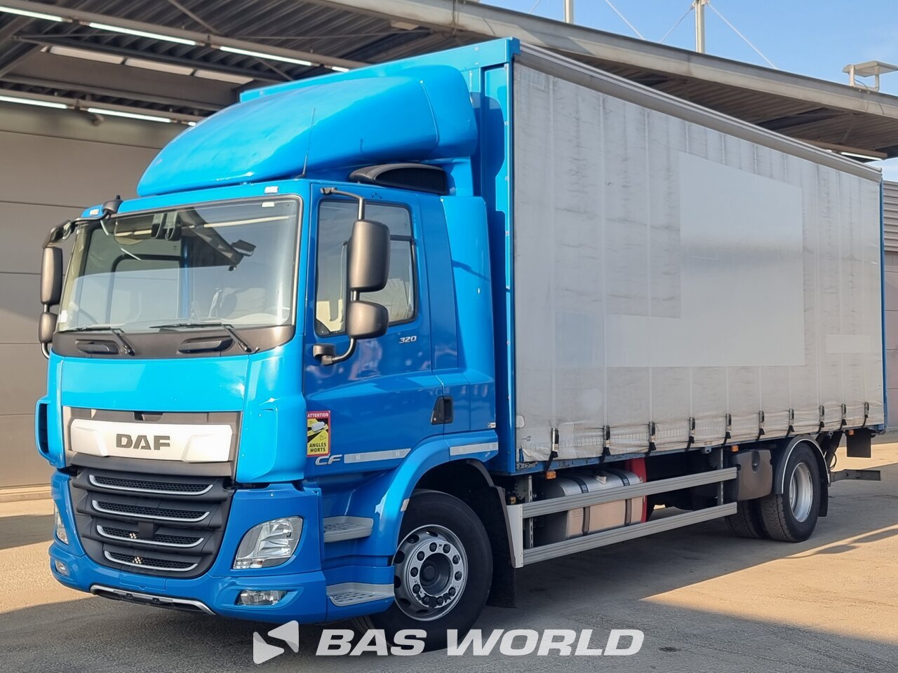 Front left : DAF CF 320 4X2 BG Carrosserie Camion rideaux coulissants
