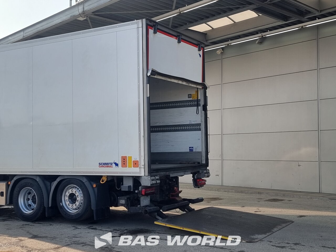 Other : MAN TGX 26.580 6X2 Schmitz Carrosseries fourgons