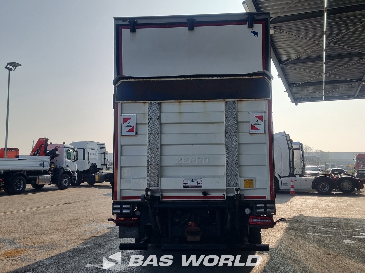 Other : MAN TGX 26.580 6X2 Schmitz Carrosseries fourgons