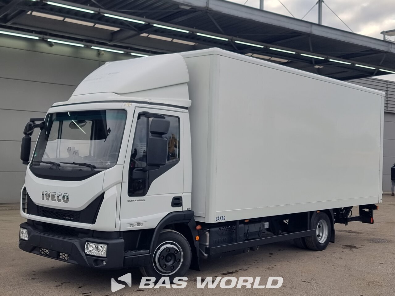 Front left : Iveco Eurocargo 75E190 4X2 SAXAS MKD 61-M-E Carrosseries fourgons