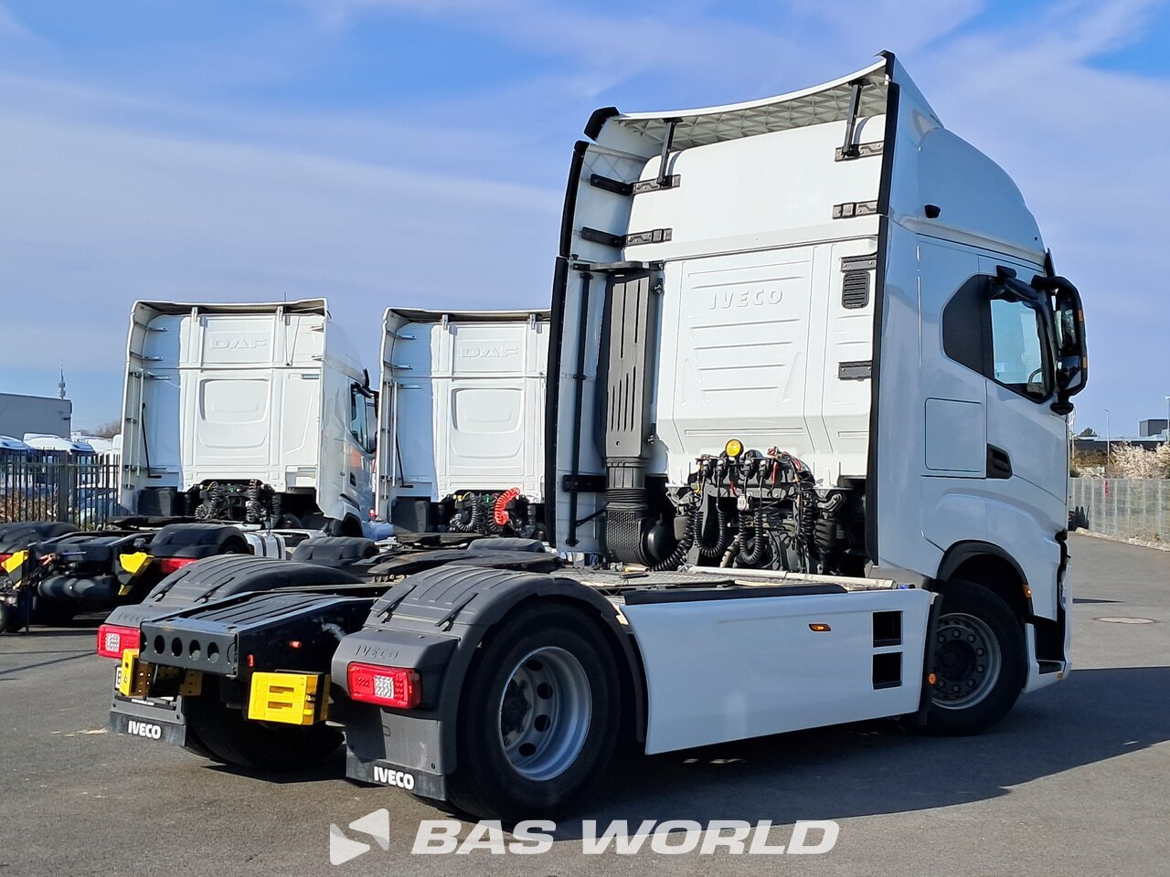 Back right : Iveco S-Way 490 4X2 Tracteur routier