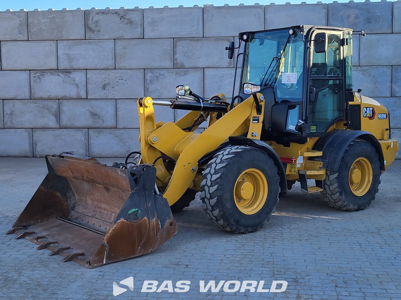 Front left : Caterpillar 908 M Chargeuse sur pneus