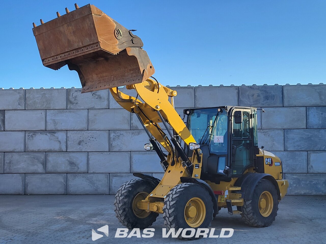 Front left : Caterpillar 908 M Chargeuse sur pneus