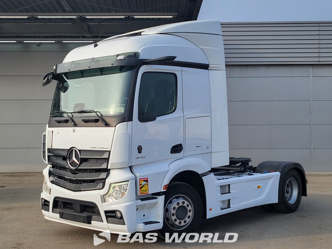 Front left : Mercedes Actros 1845 4X2 Tracteur routier