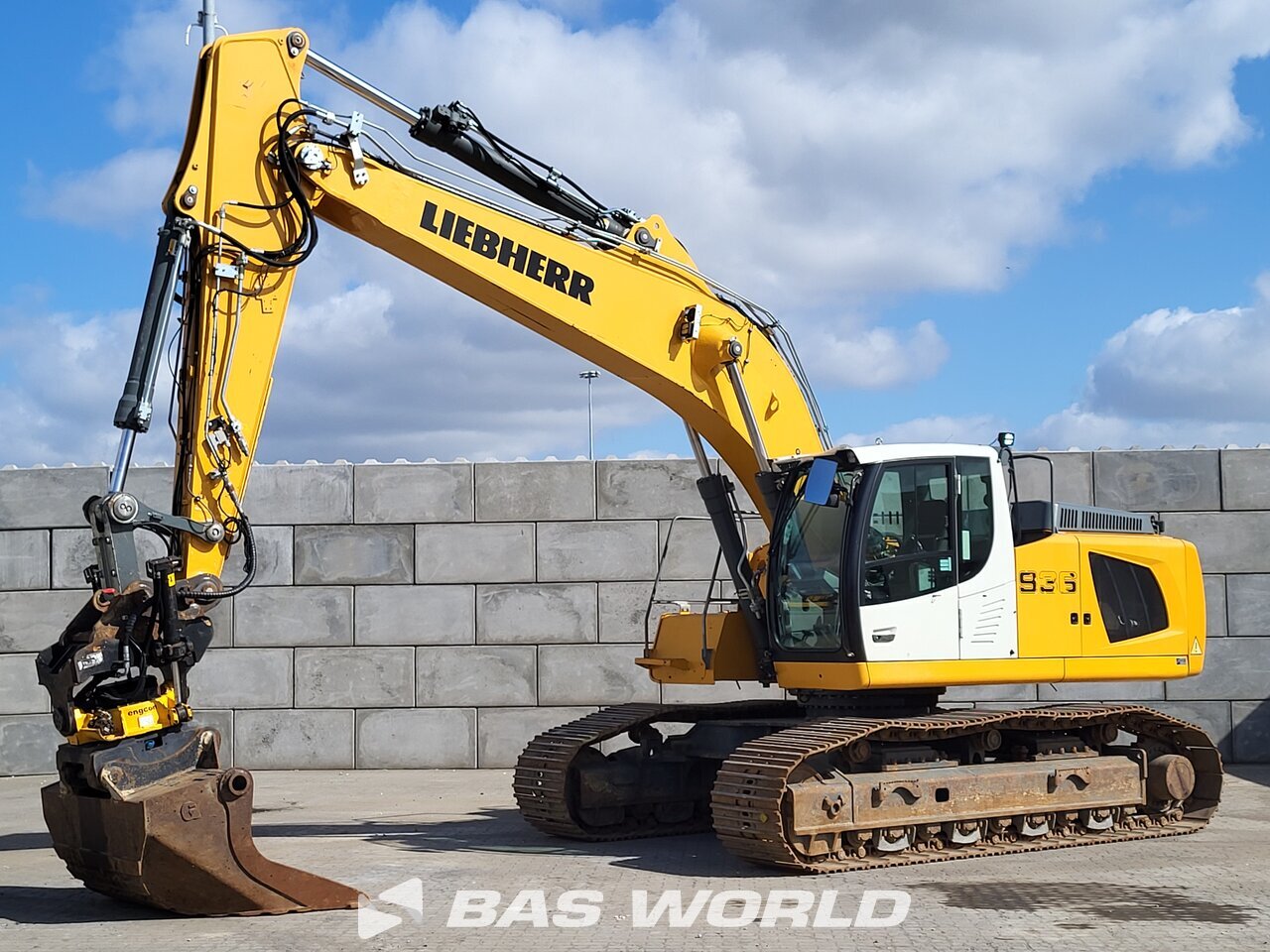 Front left : Liebherr R936 LC V Pelle sur chenilles