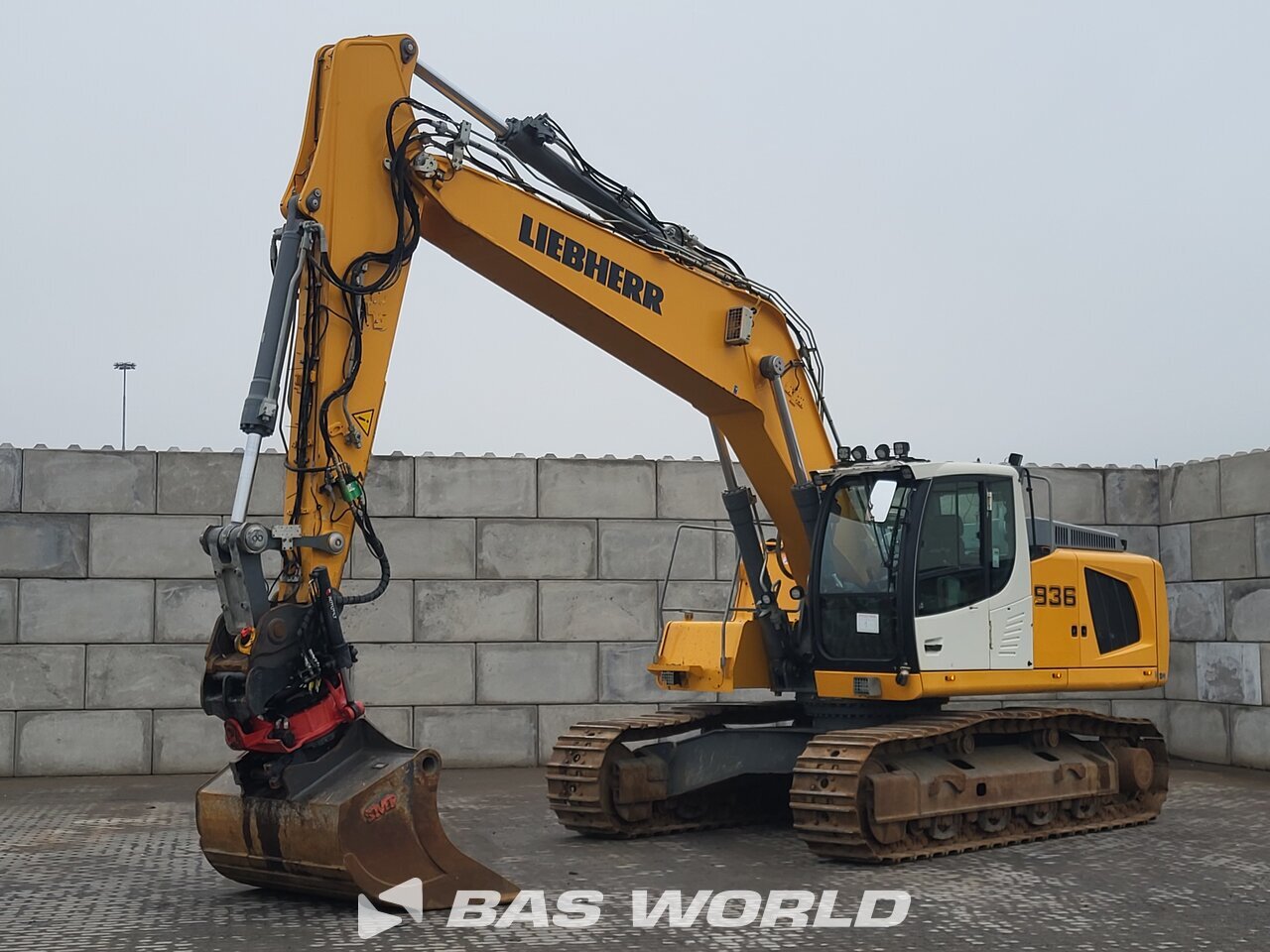 Front left : Liebherr R936 LC Pelle sur chenilles