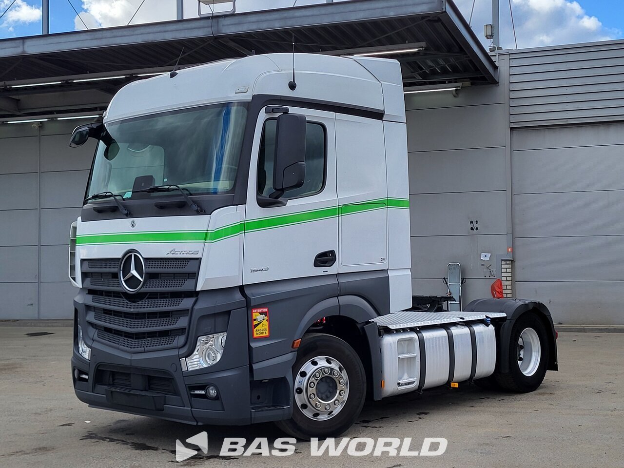 Front left : Mercedes Actros 1843 4X2 Tracteur routier