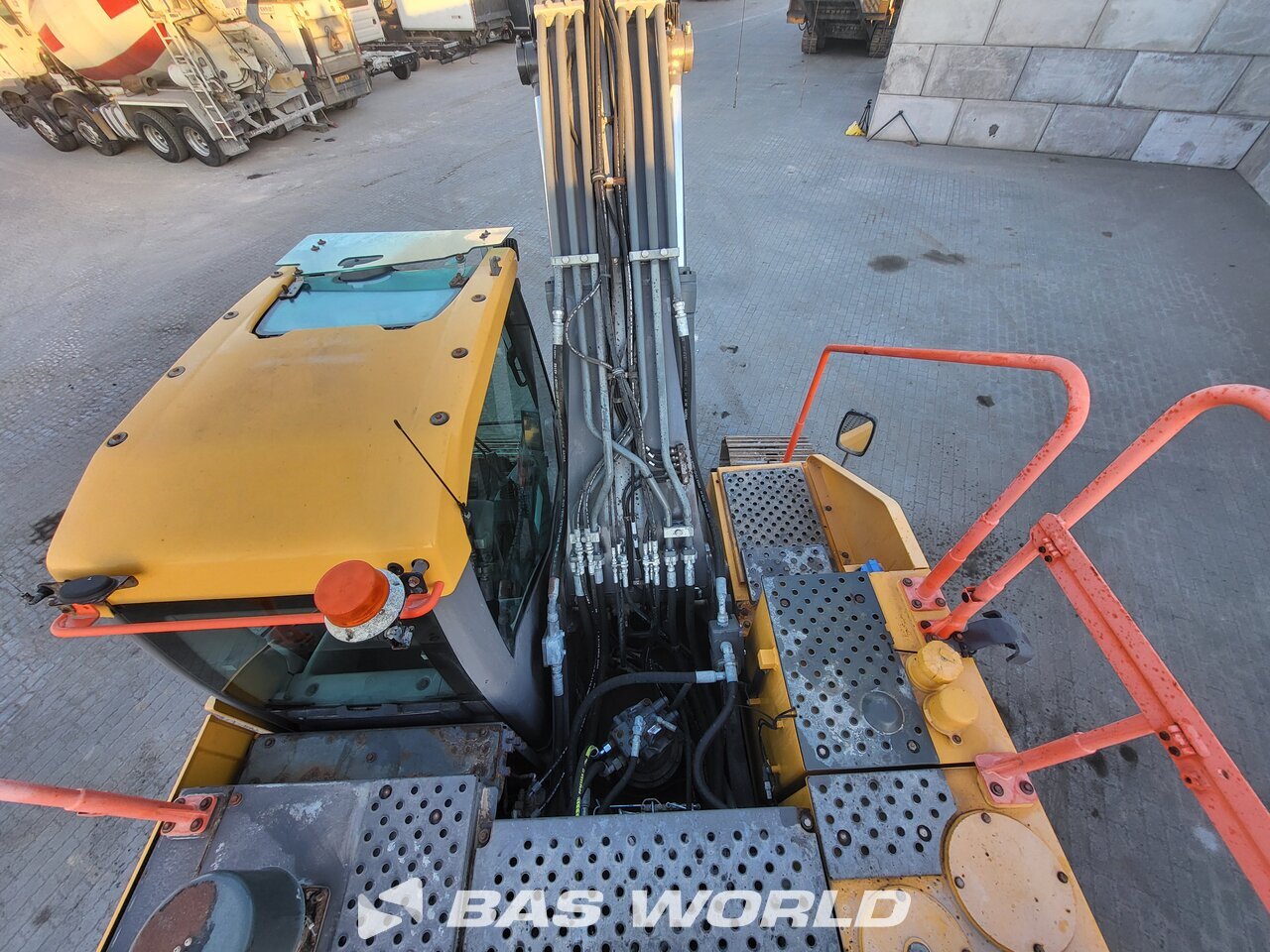 Other : Volvo EC220 E L Pelle sur chenilles