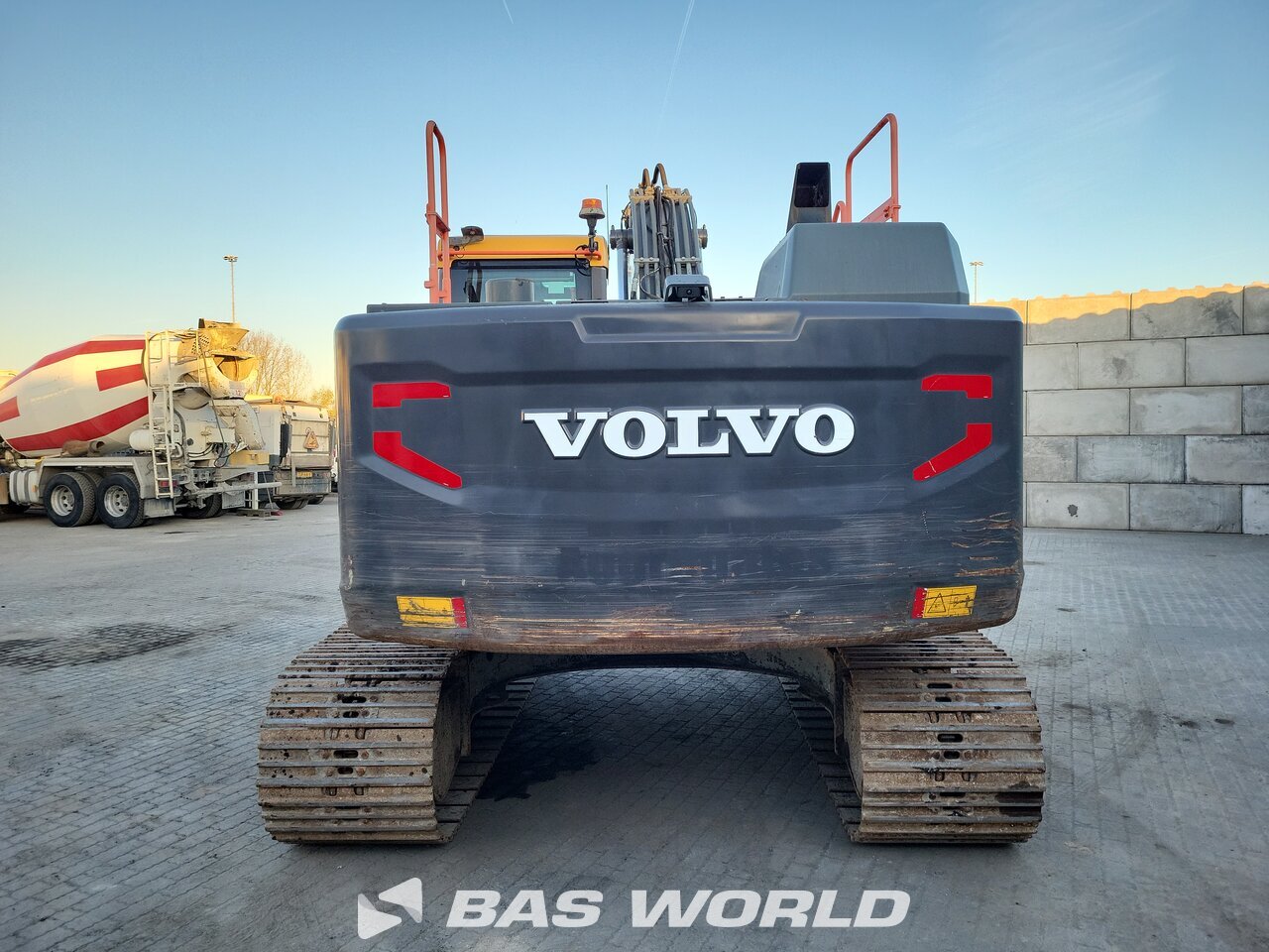 Other : Volvo EC220 E L Pelle sur chenilles
