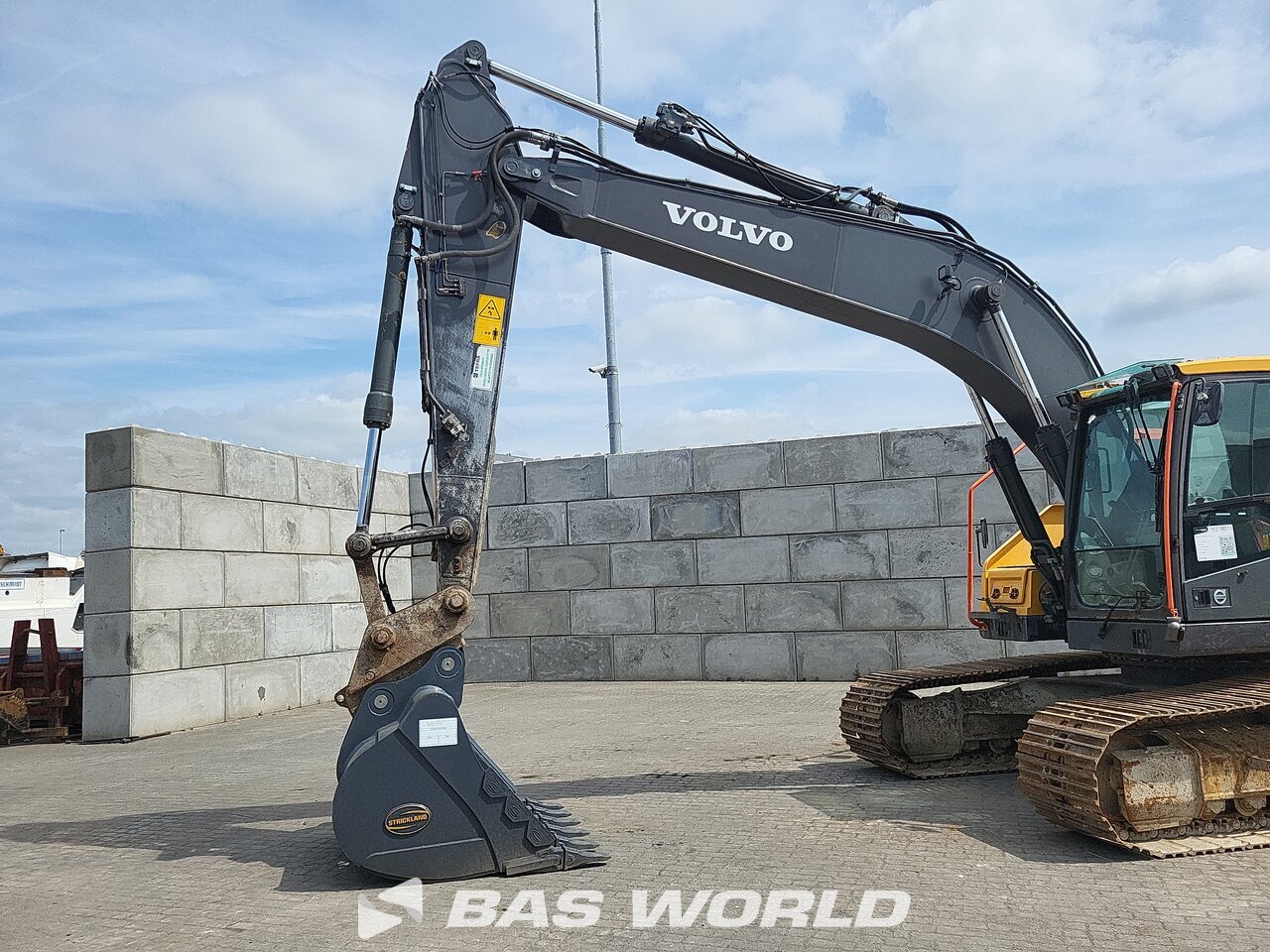 Other : Volvo EC220 E L Pelle sur chenilles