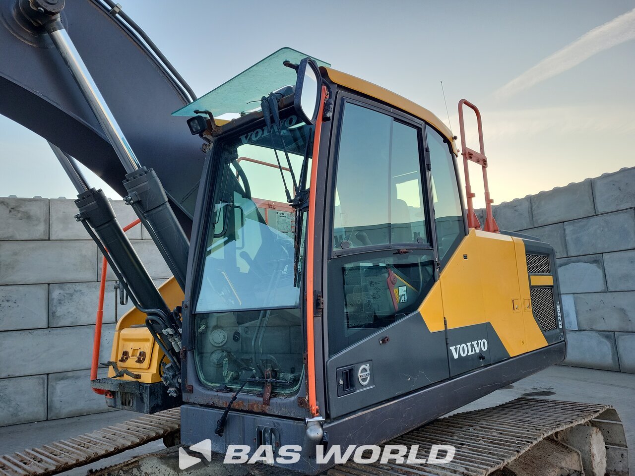 Other : Volvo EC220 E L Pelle sur chenilles