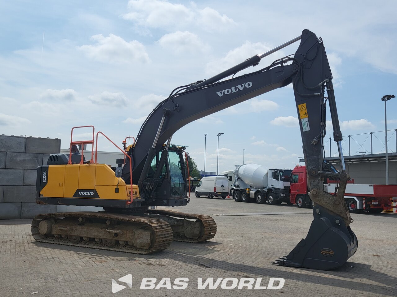 Other : Volvo EC220 E L Pelle sur chenilles