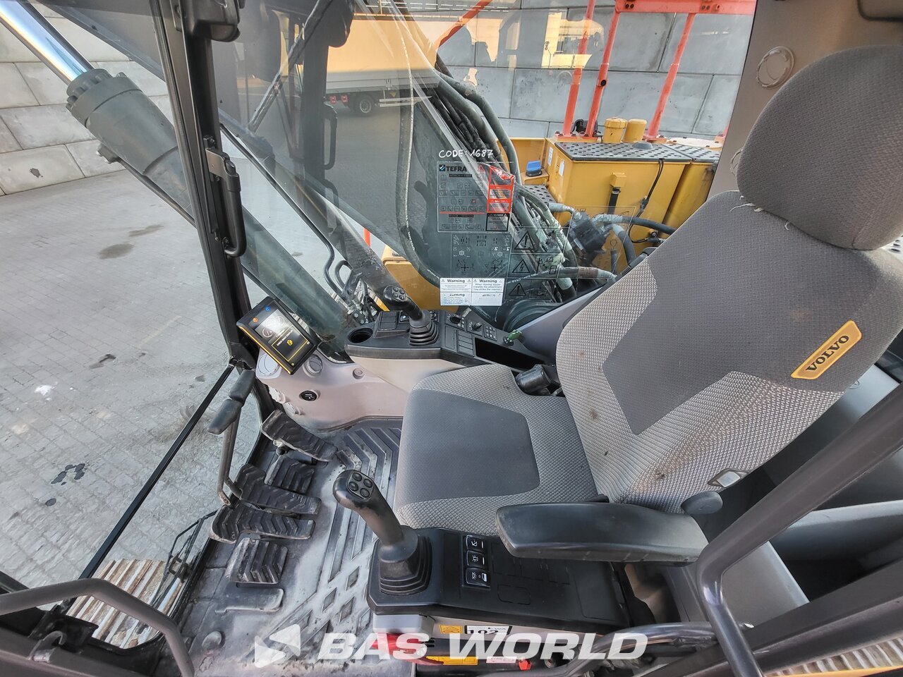 Other : Volvo EC220 E L Pelle sur chenilles