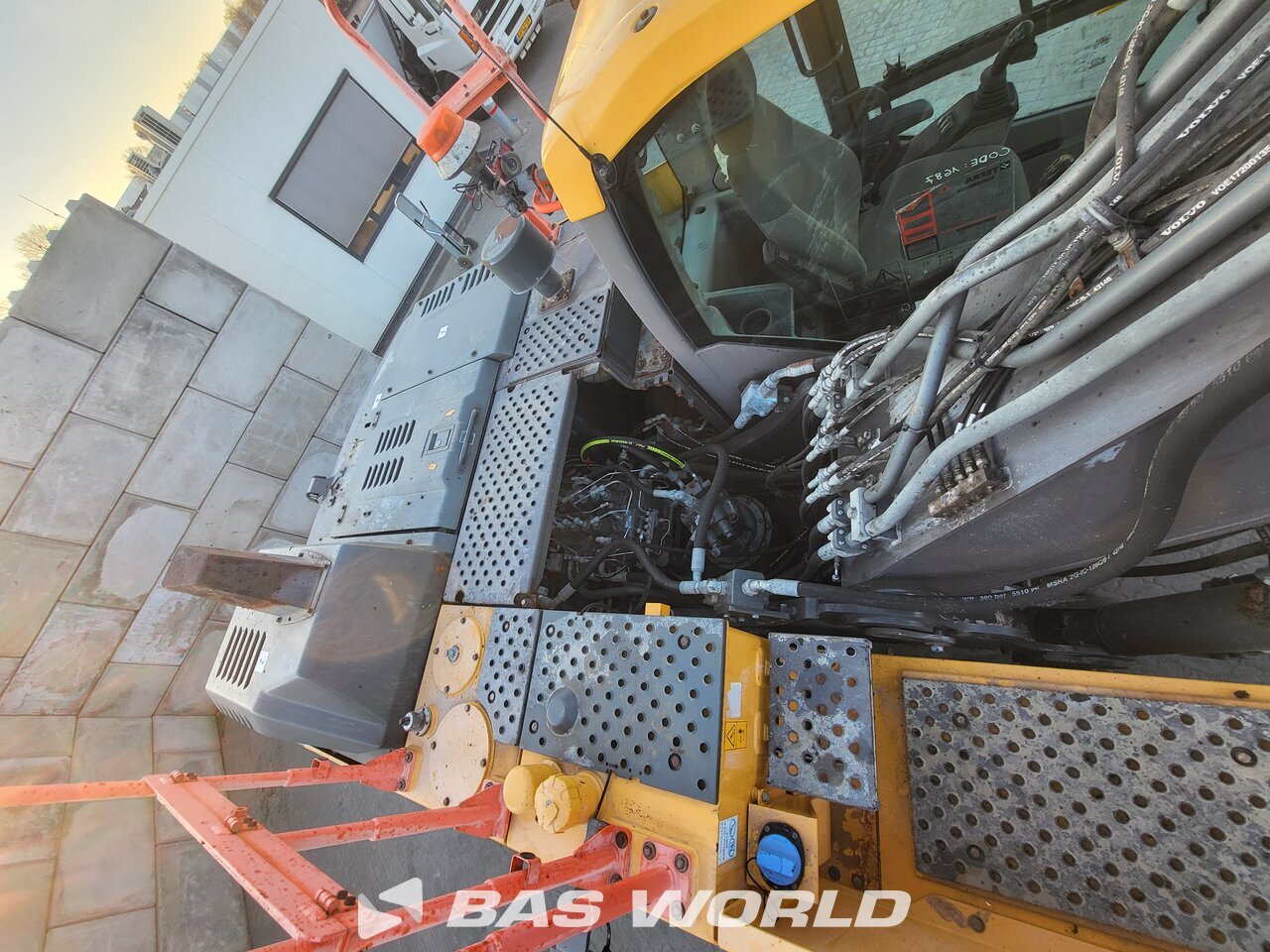 Other : Volvo EC220 E L Pelle sur chenilles