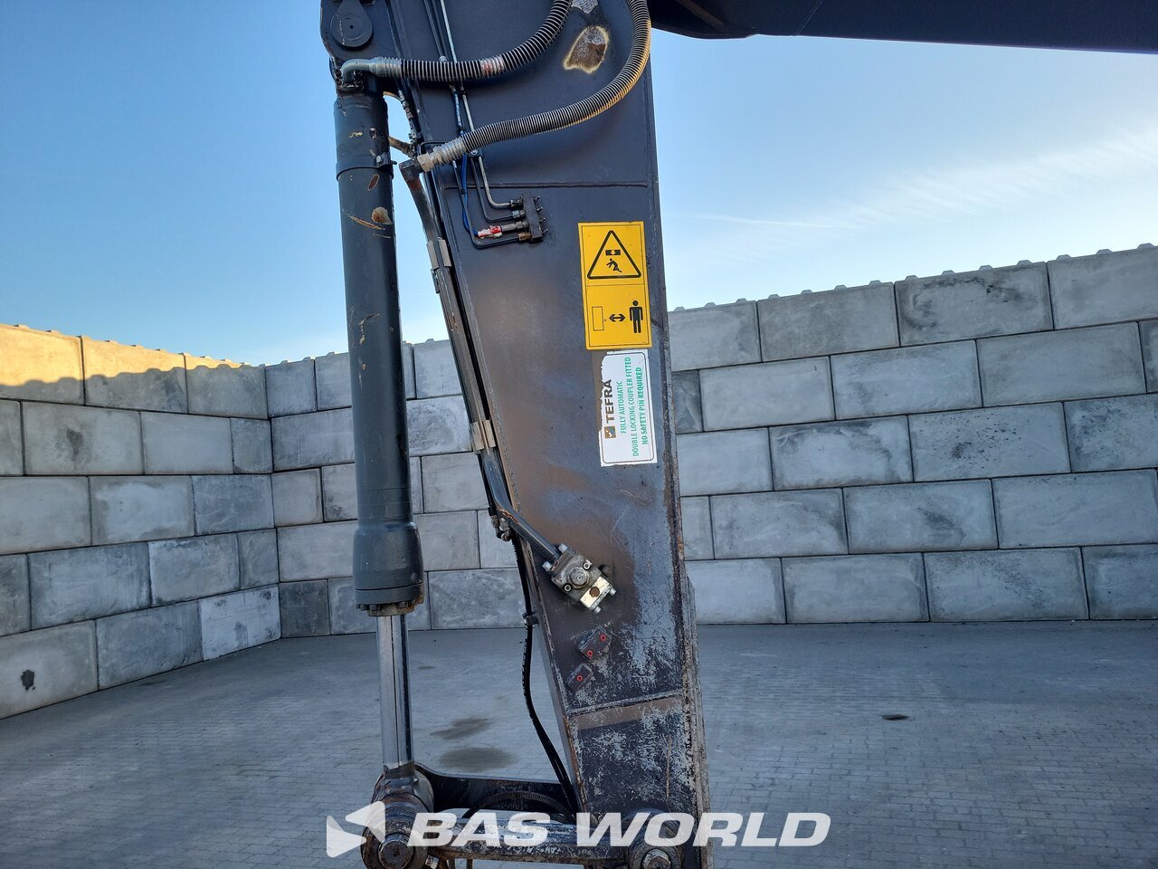 Other : Volvo EC220 E L Pelle sur chenilles