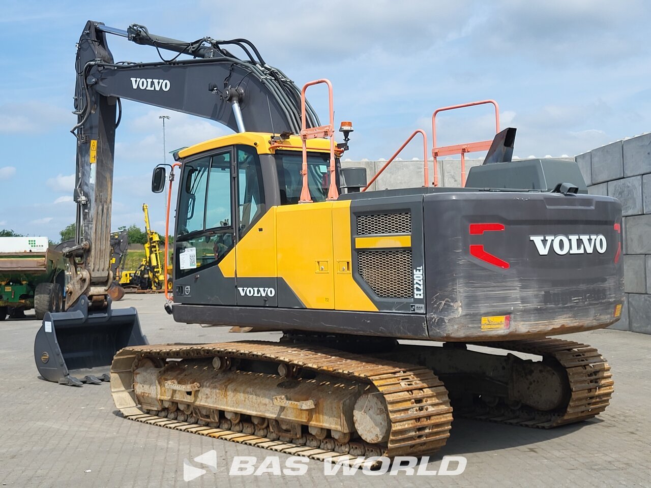 Other : Volvo EC220 E L Pelle sur chenilles