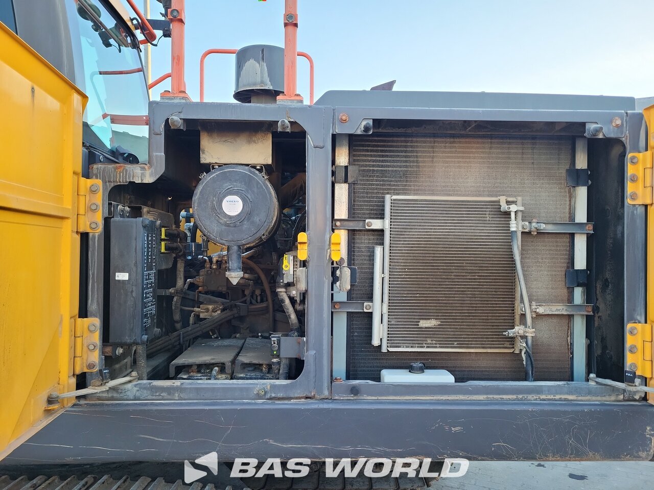 Other : Volvo EC220 E L Pelle sur chenilles