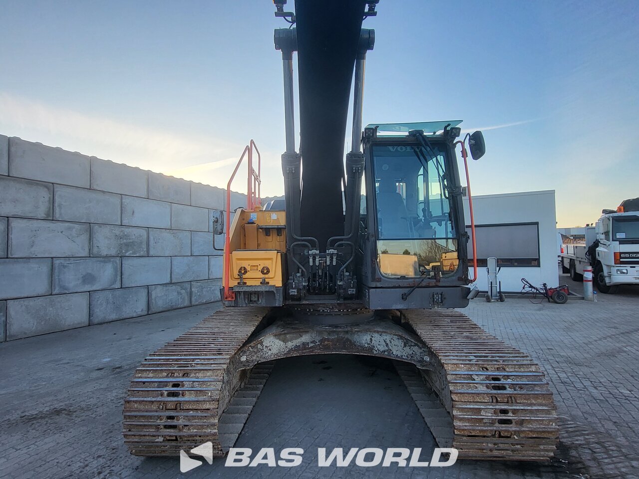 Other : Volvo EC220 E L Pelle sur chenilles