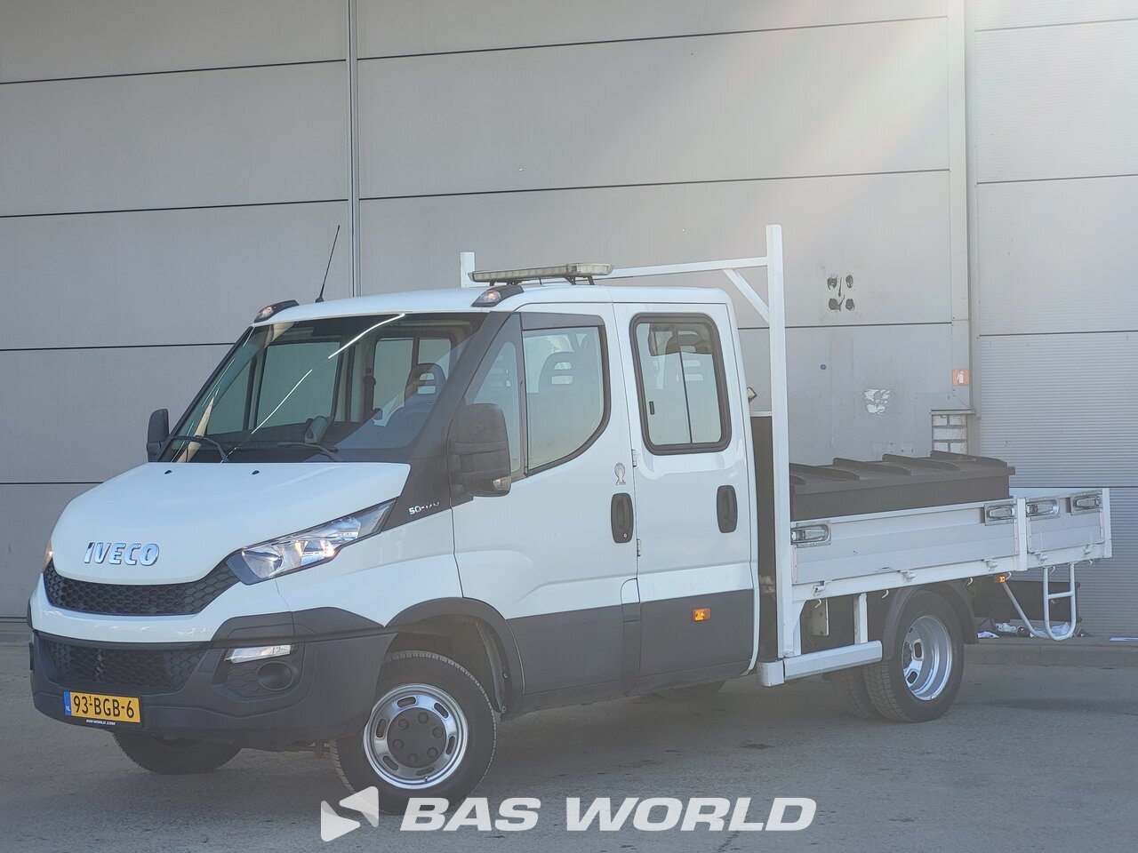 Front left : Iveco Daily 50C17 Ouvert
