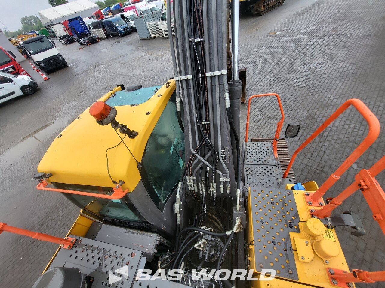 Other : Volvo EC200 E L Pelle sur chenilles