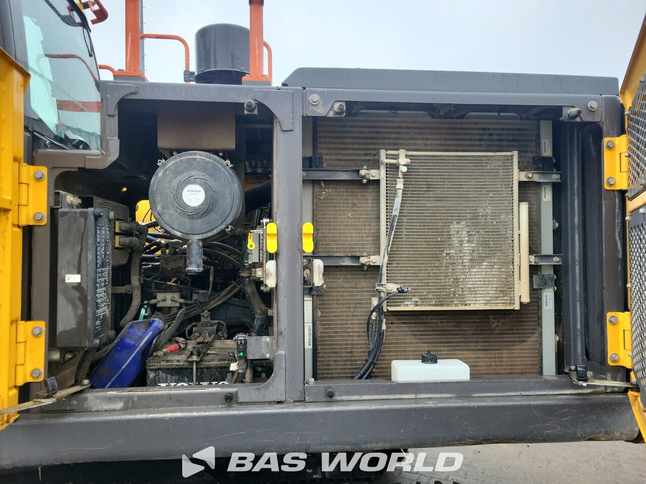 Other : Volvo EC200 E L Pelle sur chenilles