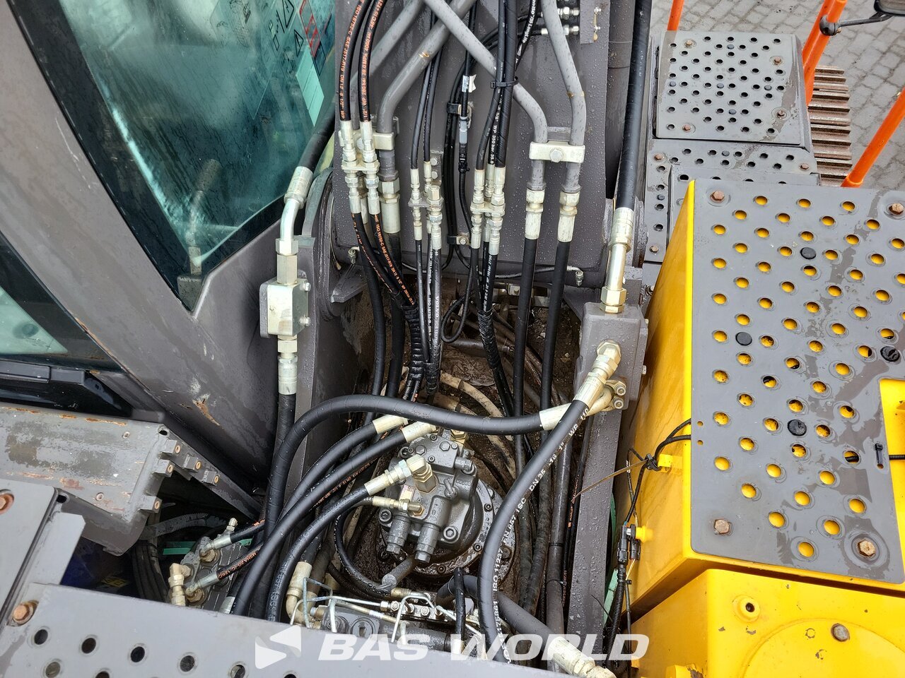 Other : Volvo EC200 E L Pelle sur chenilles
