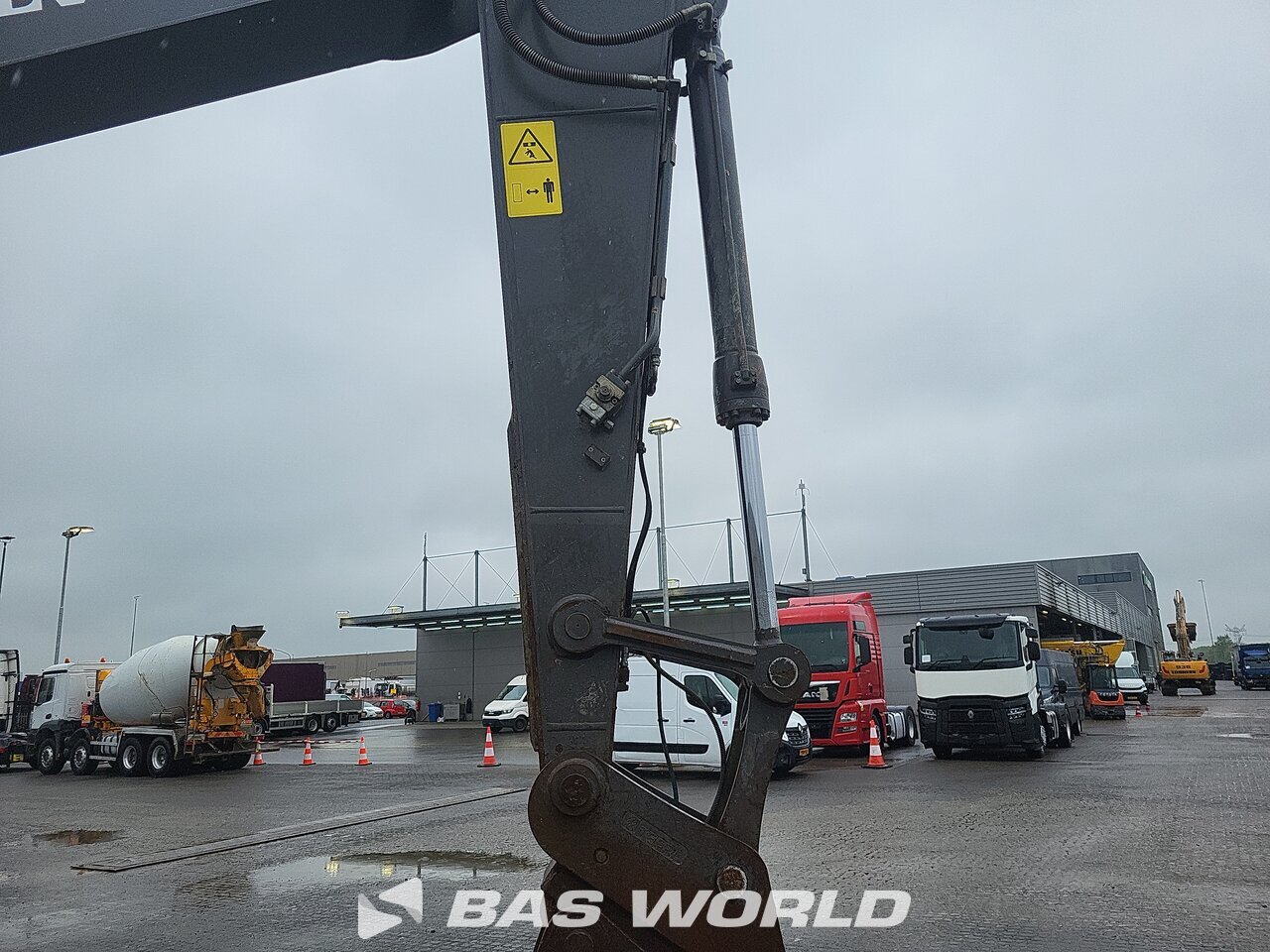 Other : Volvo EC200 E L Pelle sur chenilles