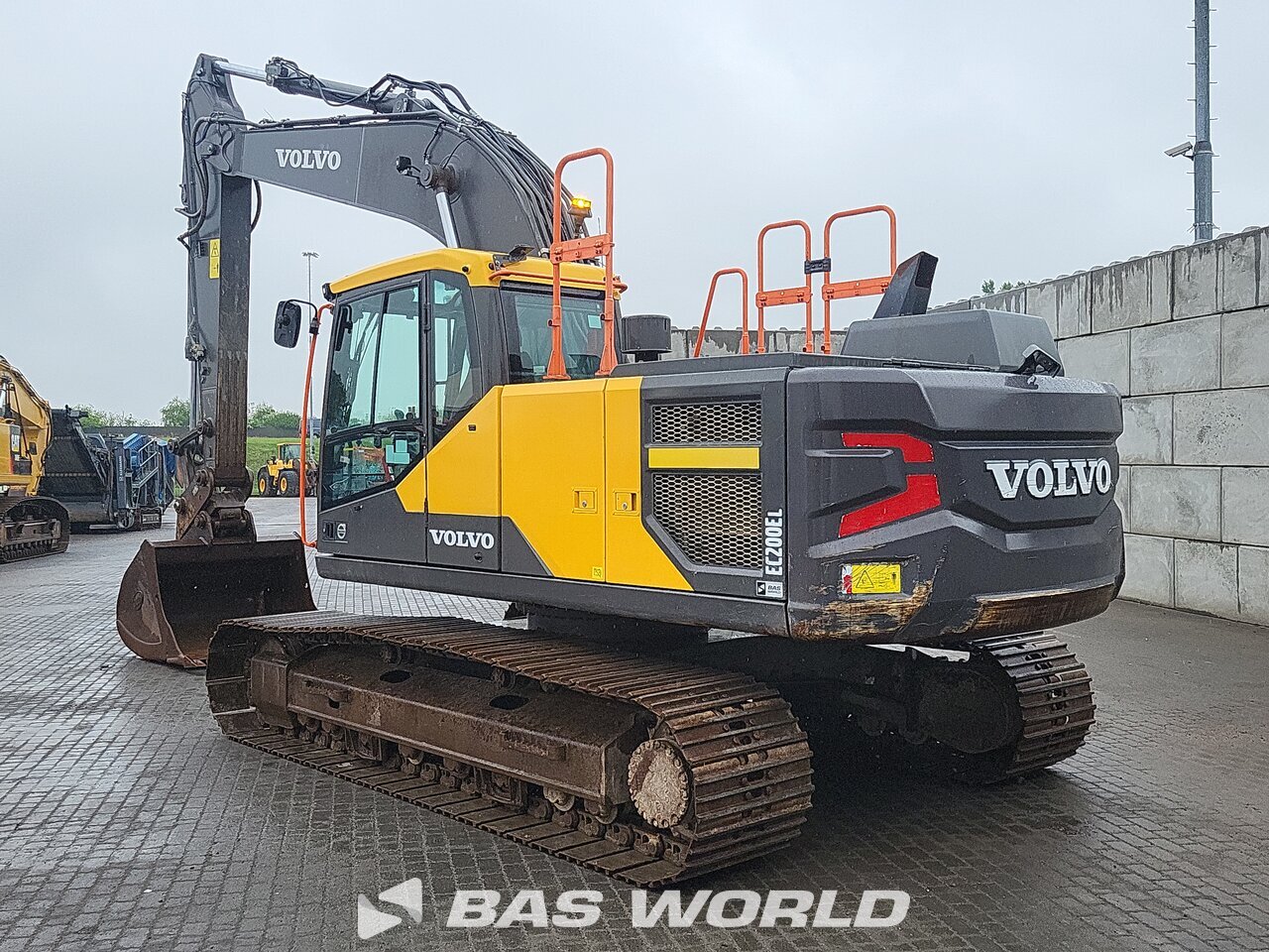 Other : Volvo EC200 E L Pelle sur chenilles