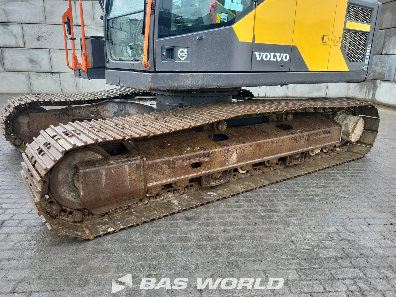 Other : Volvo EC200 E L Pelle sur chenilles